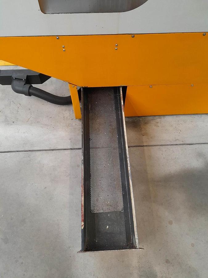 Použitý Strojtos VMC 40/8