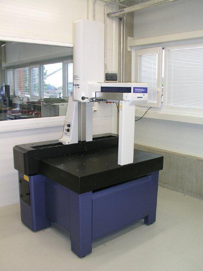 Used CRYSTA-PLUS  M574 CMM
