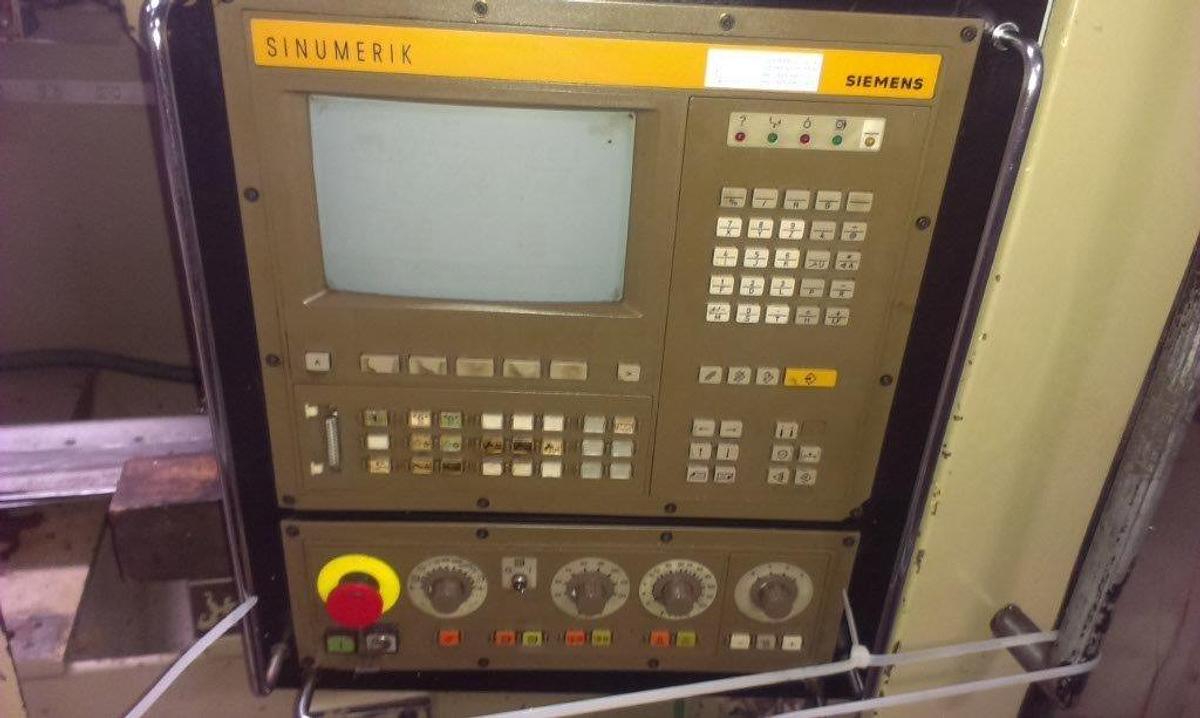 Gebraucht PRVOMAJSKA MCV 32/40 CNC