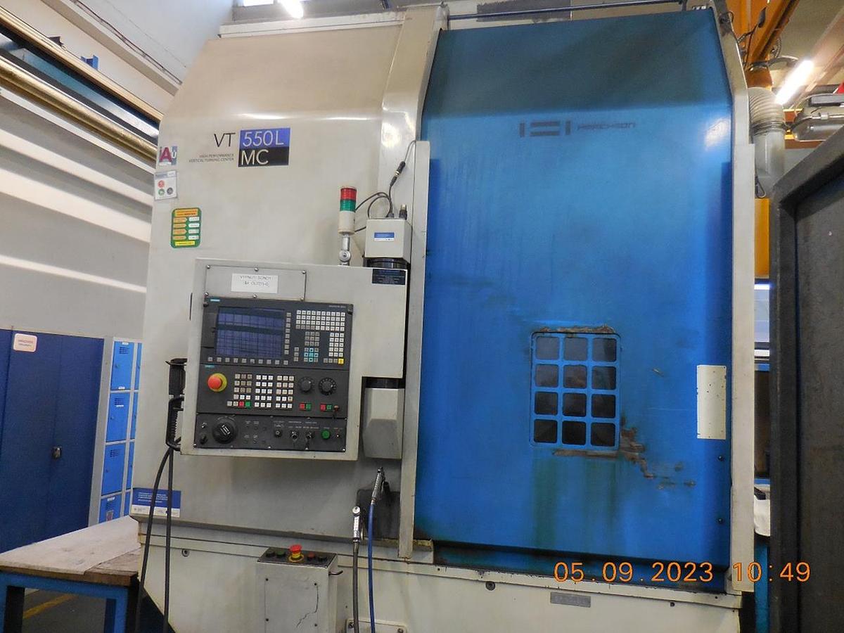 Used HWACHEON VT 550 CNC