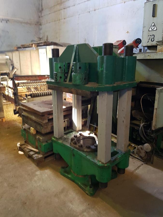 Used Vulcanizing presses 800x800