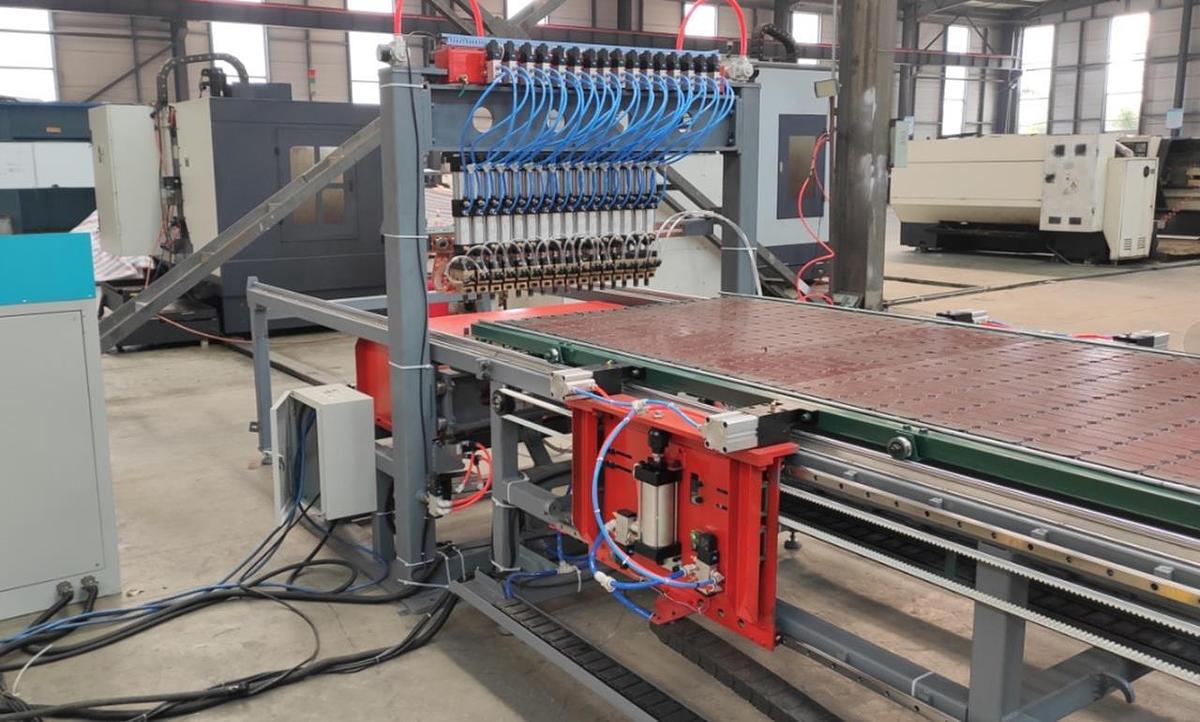 Used SADE MACHINE Spot welding machines