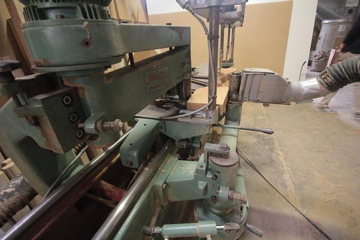 Used Fresatrice contornatrice per elementi di sedie