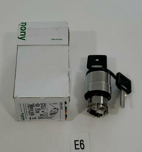 *NEW IN BOX* Schneider Electric ZB4 BG2 2 Pos Non-Illum Selector Switch Warranty