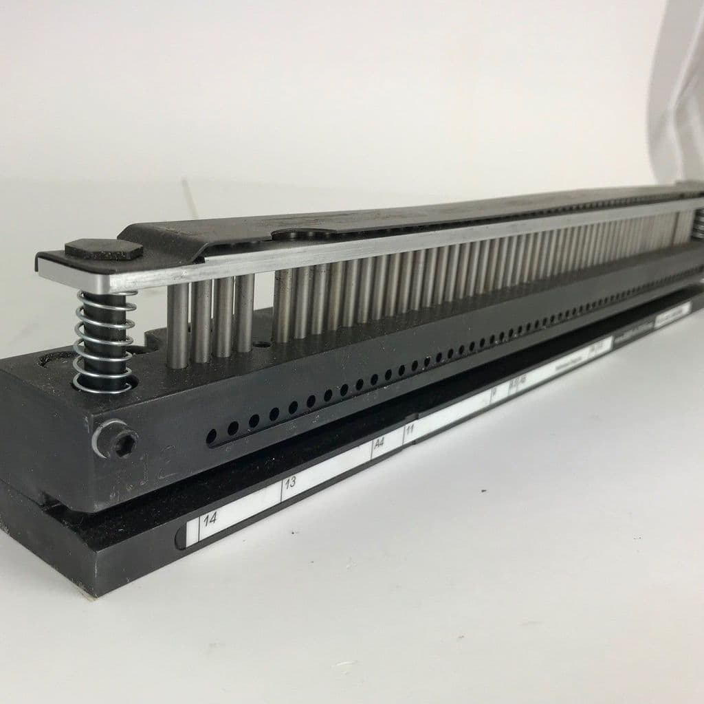 Used Pre-owned Rhinotuff HD7700 4:1 Coil Round Hole Punch Tool