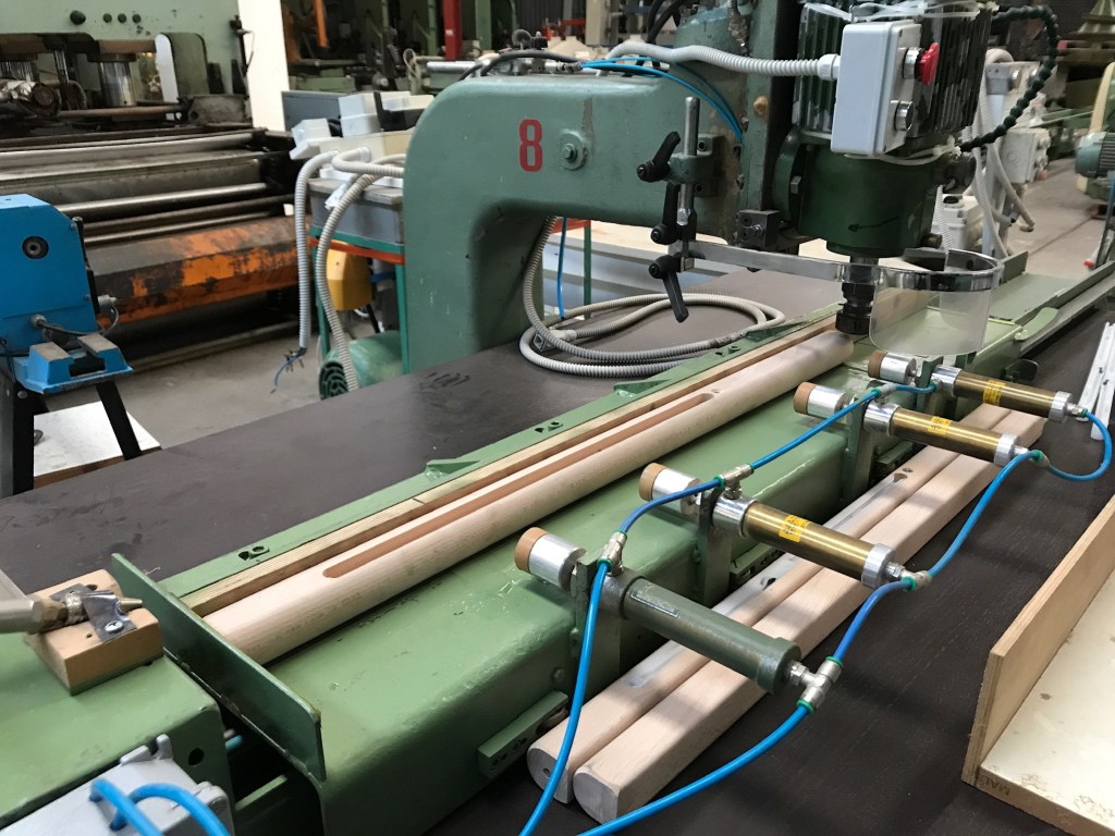 Usato Pantografo speciale per fresatura gambe di lettino per bambini