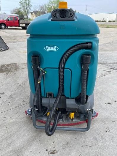 Used 2017 TENNANT T12 (XP) RIDER FLOOR SCRUBBER (BATTERY) (CYLINDRICAL)