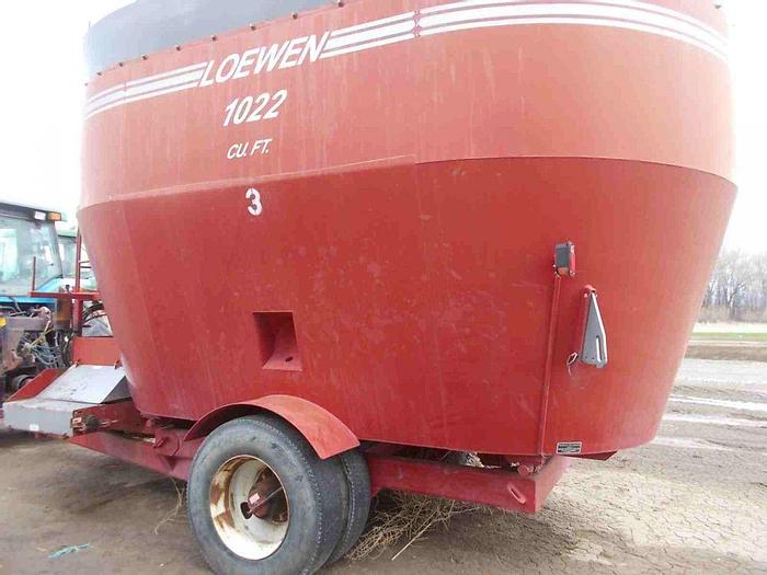 Used Loewen 1022 Vertical Feed Mixer