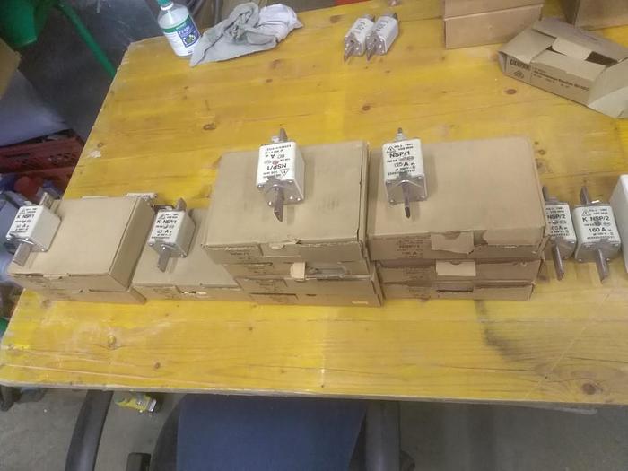 583 pezzi di fusibili NH nuovi da 6A a 1600A vari produttori merce insolvente come nuovi -80%
