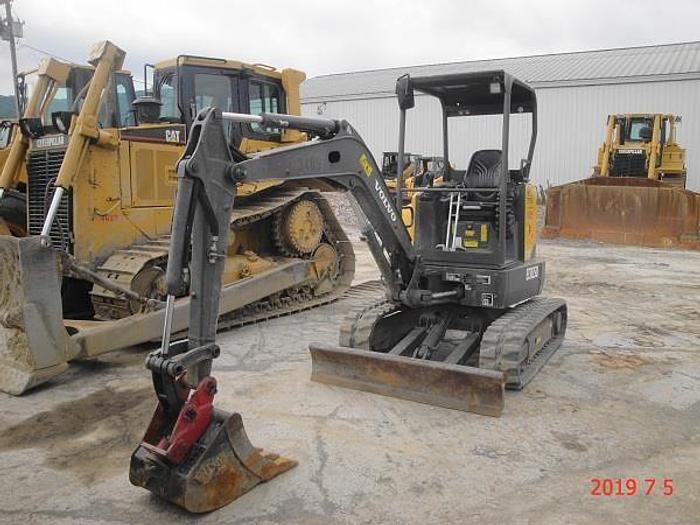 Used 2015 VOLVO ECR25D
