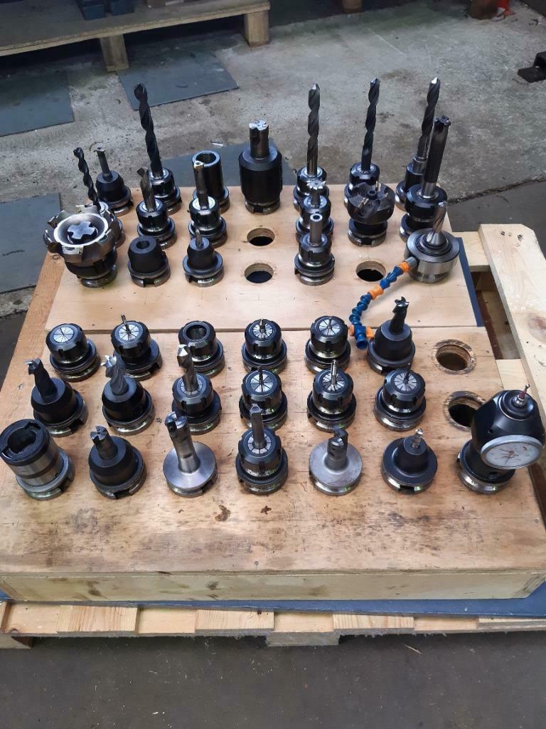 Gebruikt 1995 SUPERMAX YCM-VMC-85A