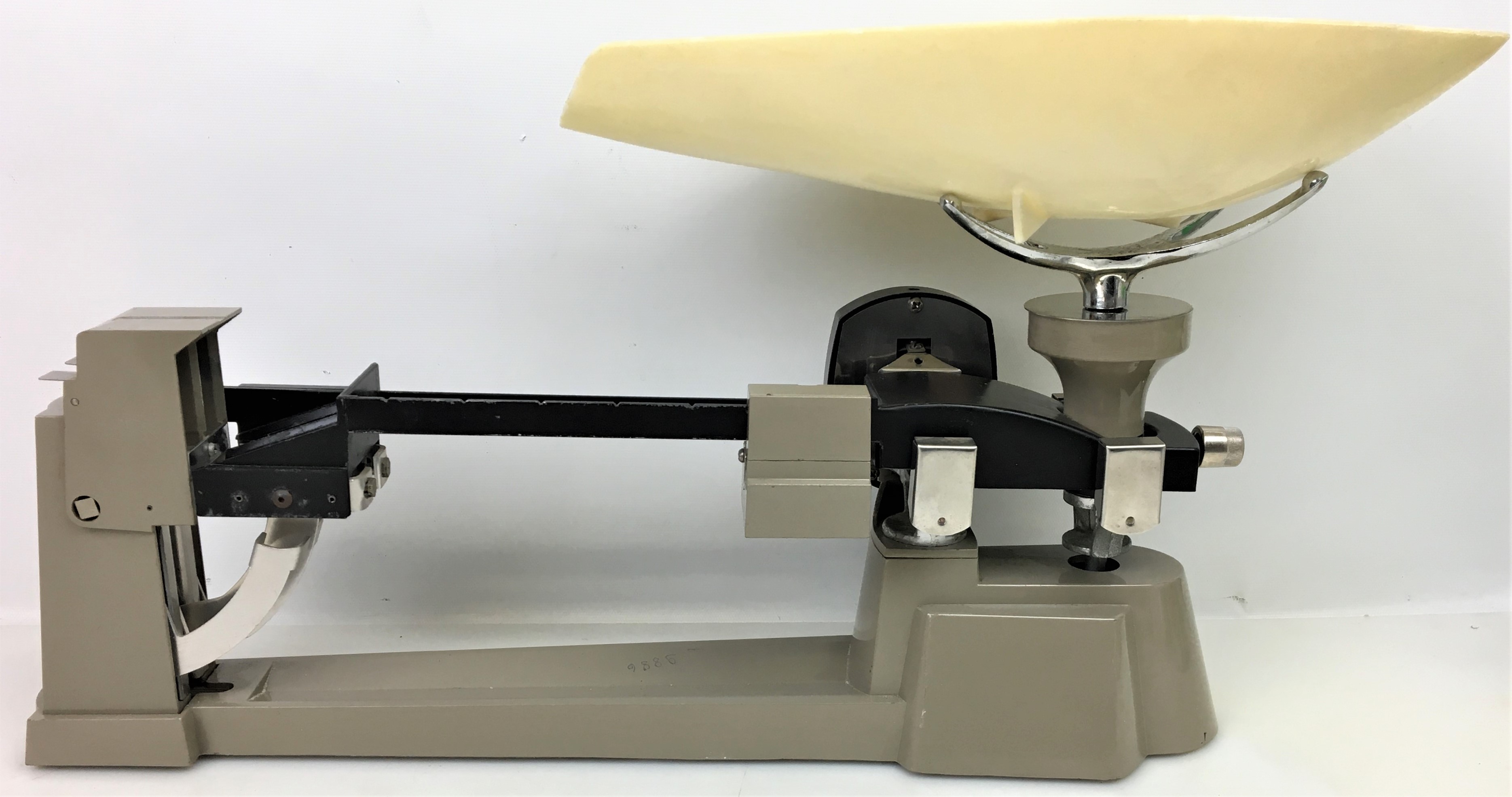 Used Ohaus Dial-O-Gram 1610-00 Triple Beam Balance - 610g x 0.1g