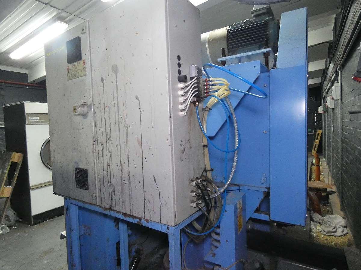 Used 1 x 45kgs Cherry Tree Washer Extractor