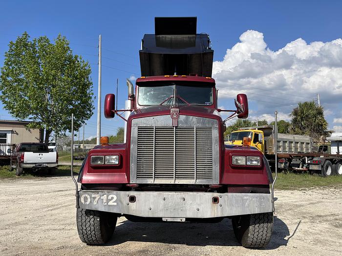 Used 2009 Kenworth W900 Tri-Axle Dump truck
