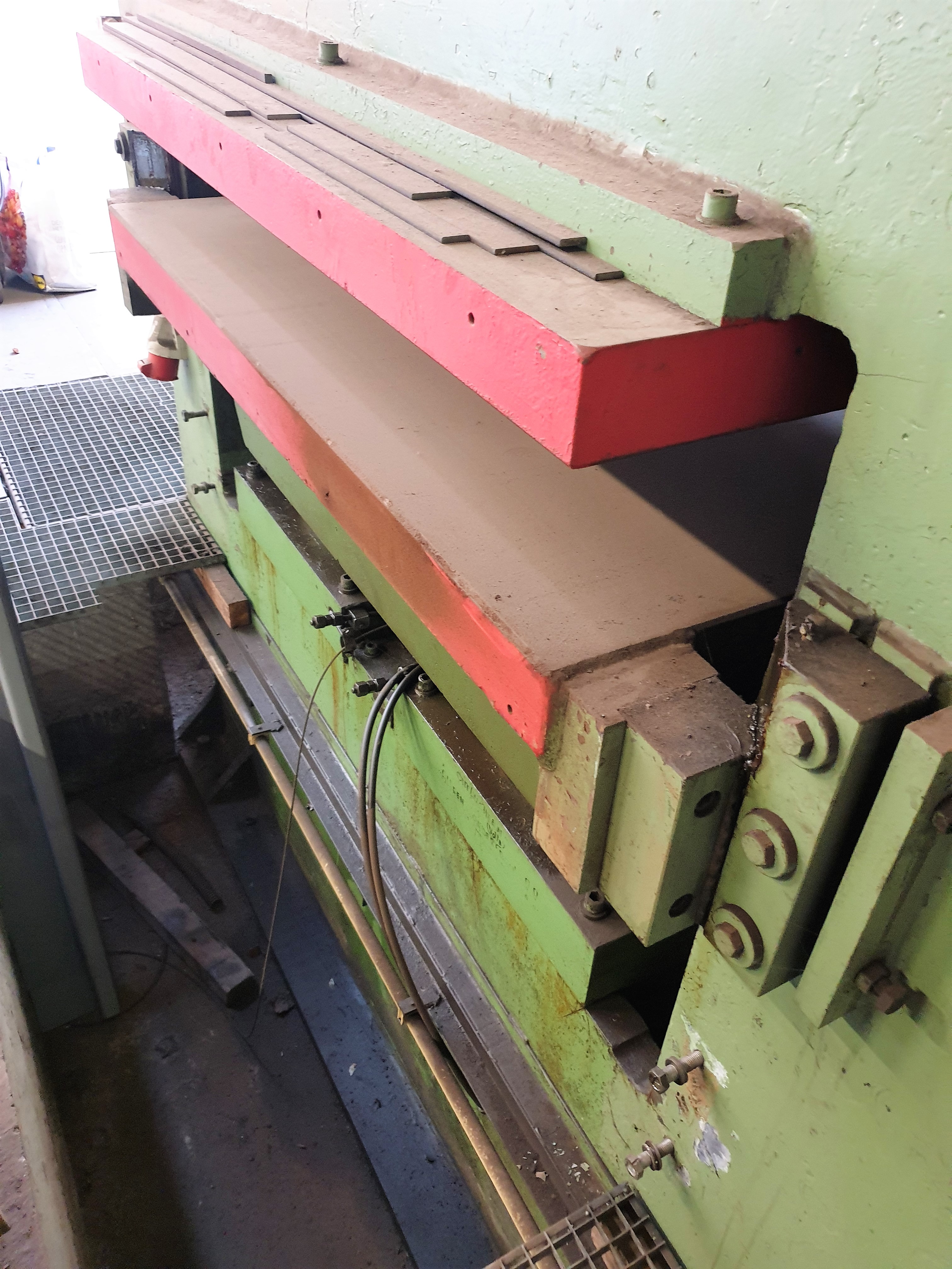 Gebruikt 1988 LVD 600T x 1500mm