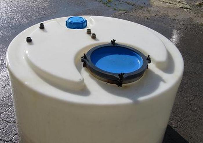 Brugt 3 m3 plast tank opretstående