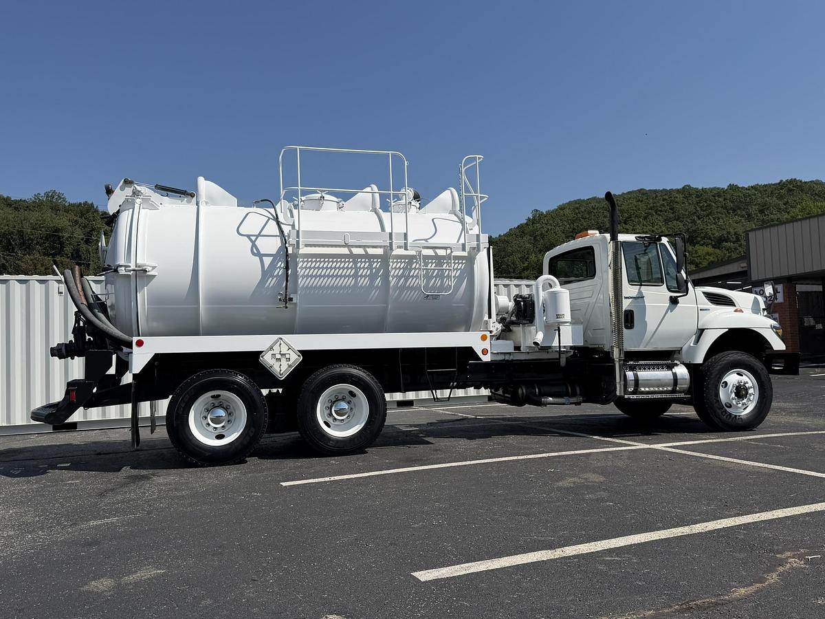 Used 2011 INTERNATIONAL PRESVAC DUMPING TANK VACUUM TRUCK 7400 SBA
