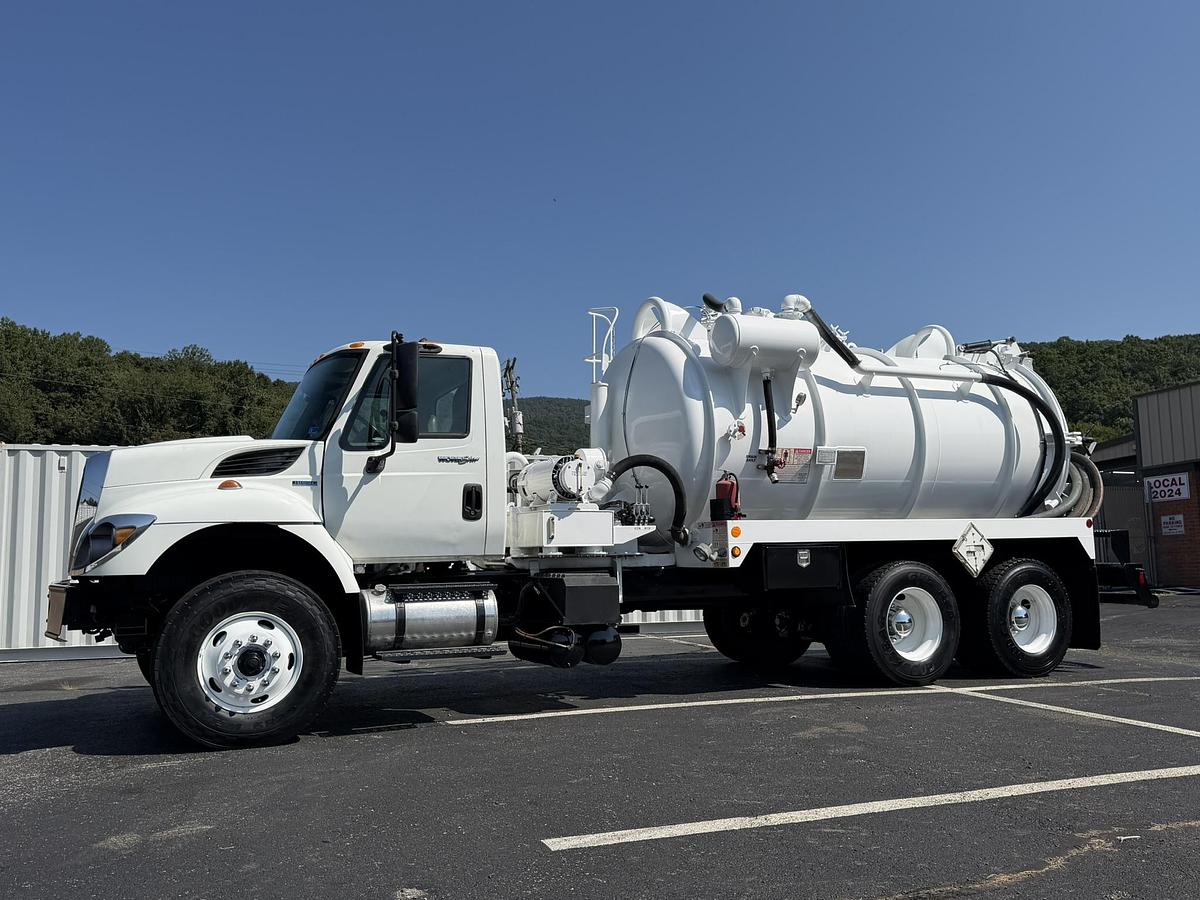 Used 2011 INTERNATIONAL PRESVAC DUMPING TANK VACUUM TRUCK 7400 SBA