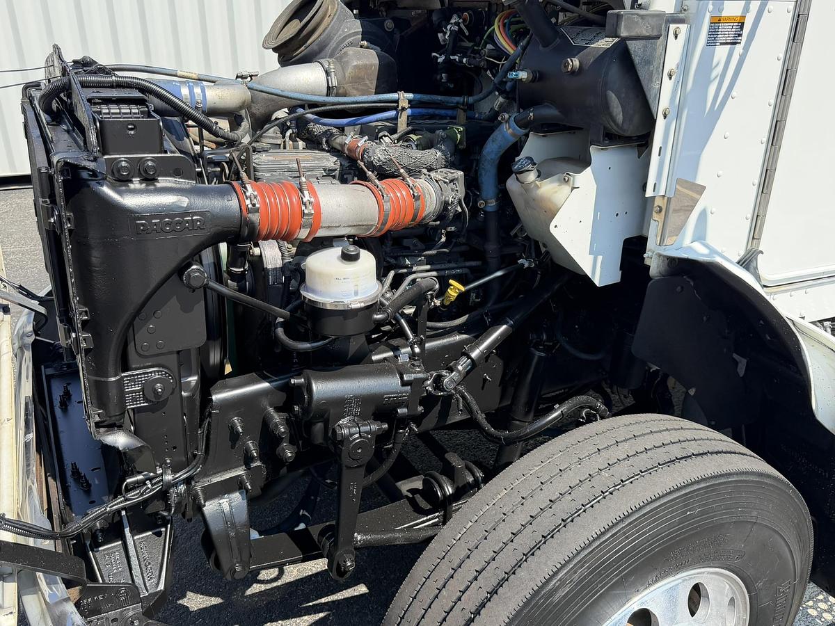 Used 2015 KENWORTH T370 SERVICE TRUCK STELLAR 10630 CRANE MILLER ENPAK KNAPHEIDE 14 FT BODY