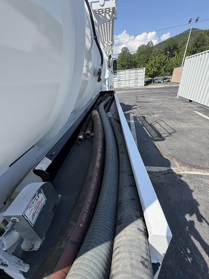 Used 2011 INTERNATIONAL PRESVAC DUMPING TANK VACUUM TRUCK 7400 SBA