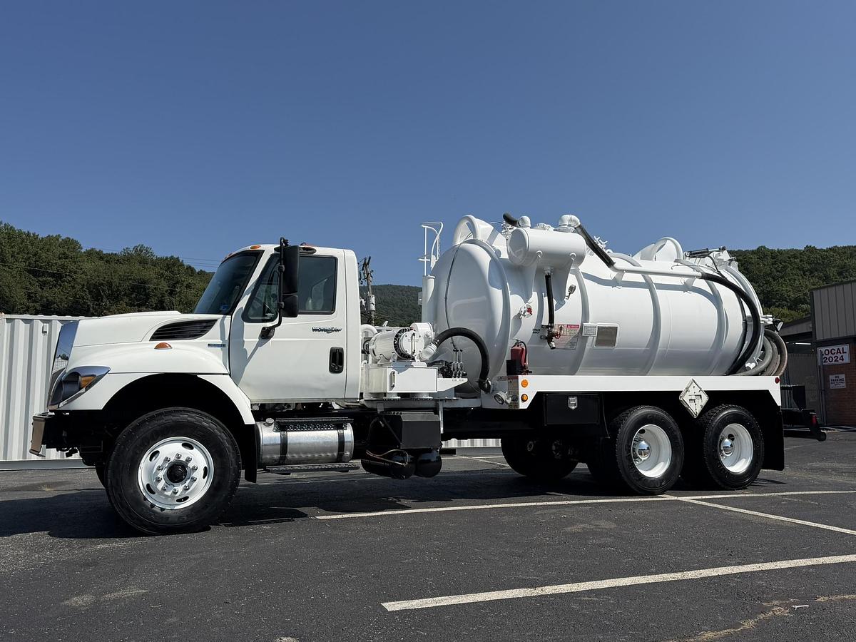 Used 2011 INTERNATIONAL PRESVAC DUMPING TANK VACUUM TRUCK 7400 SBA