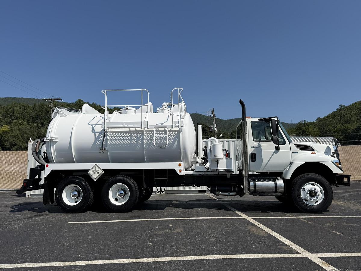 Used 2011 INTERNATIONAL PRESVAC DUMPING TANK VACUUM TRUCK 7400 SBA
