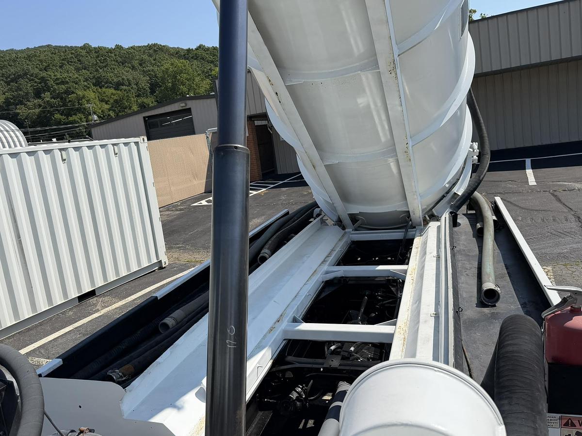 Used 2011 INTERNATIONAL PRESVAC DUMPING TANK VACUUM TRUCK 7400 SBA