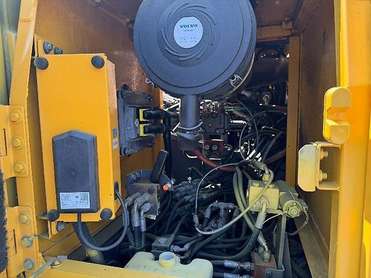 Used 2012 VOLVO EC210CL EXCAVATOR MATERIAL HANDLER PEMBERTON HYDRAULIC GRAPPLE