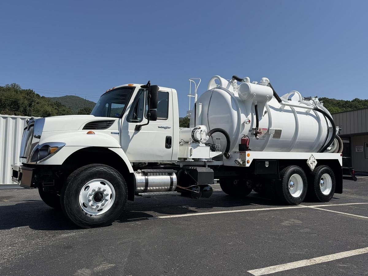 Used 2011 INTERNATIONAL PRESVAC DUMPING TANK VACUUM TRUCK 7400 SBA