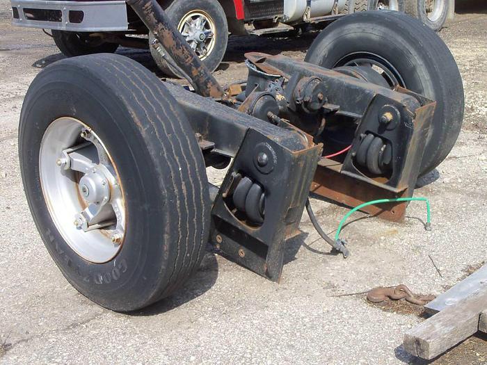 Used 2001 New Way Pusher Axle- Stock #: 0005