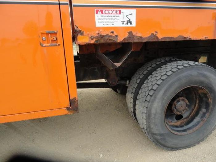 Used 2011 FREIGHTLINER BUSINESS CLASS M2 106