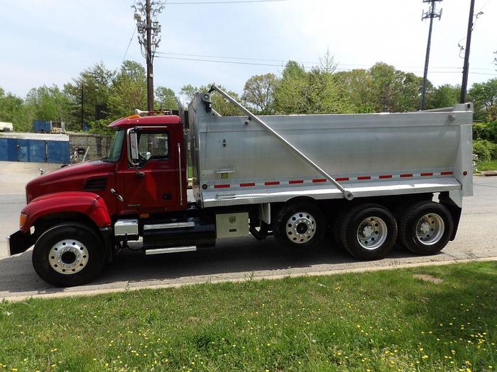 Used 2007 MACK CV713