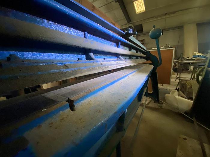 Used FJ Edwards 6ft Manual Folder