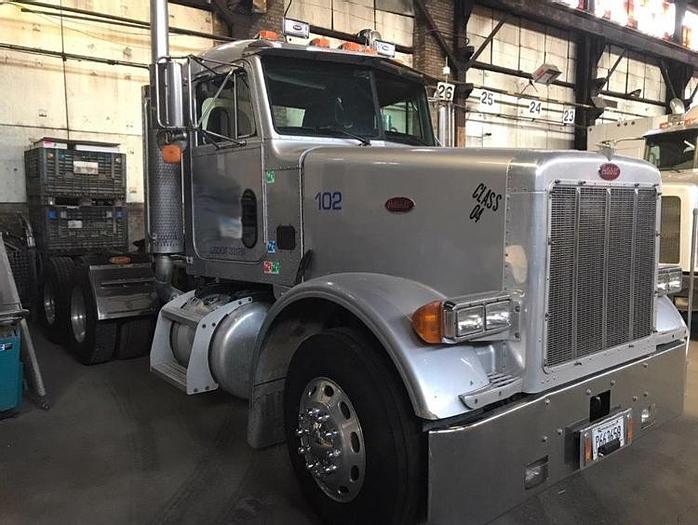 Used PETERBILT TRUCK, YEAR 2004 (USED)