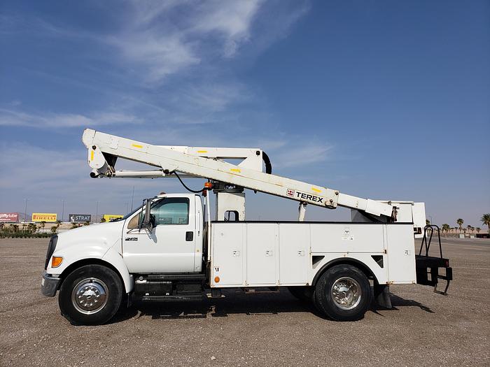 Used Ready to work NICE! 2006 Ford F750 4x4 with Terex TL50 HI- Ranger Bucket Truck
