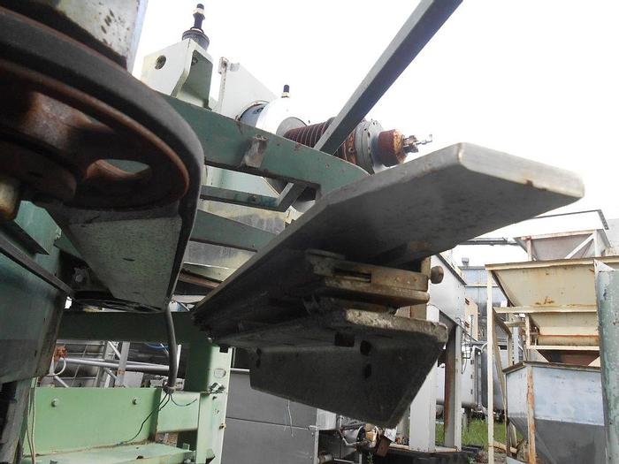 Used Cutter, Trimmer, 24", Vertical, Larson, 3/4 HP, 60 CPM #S742202