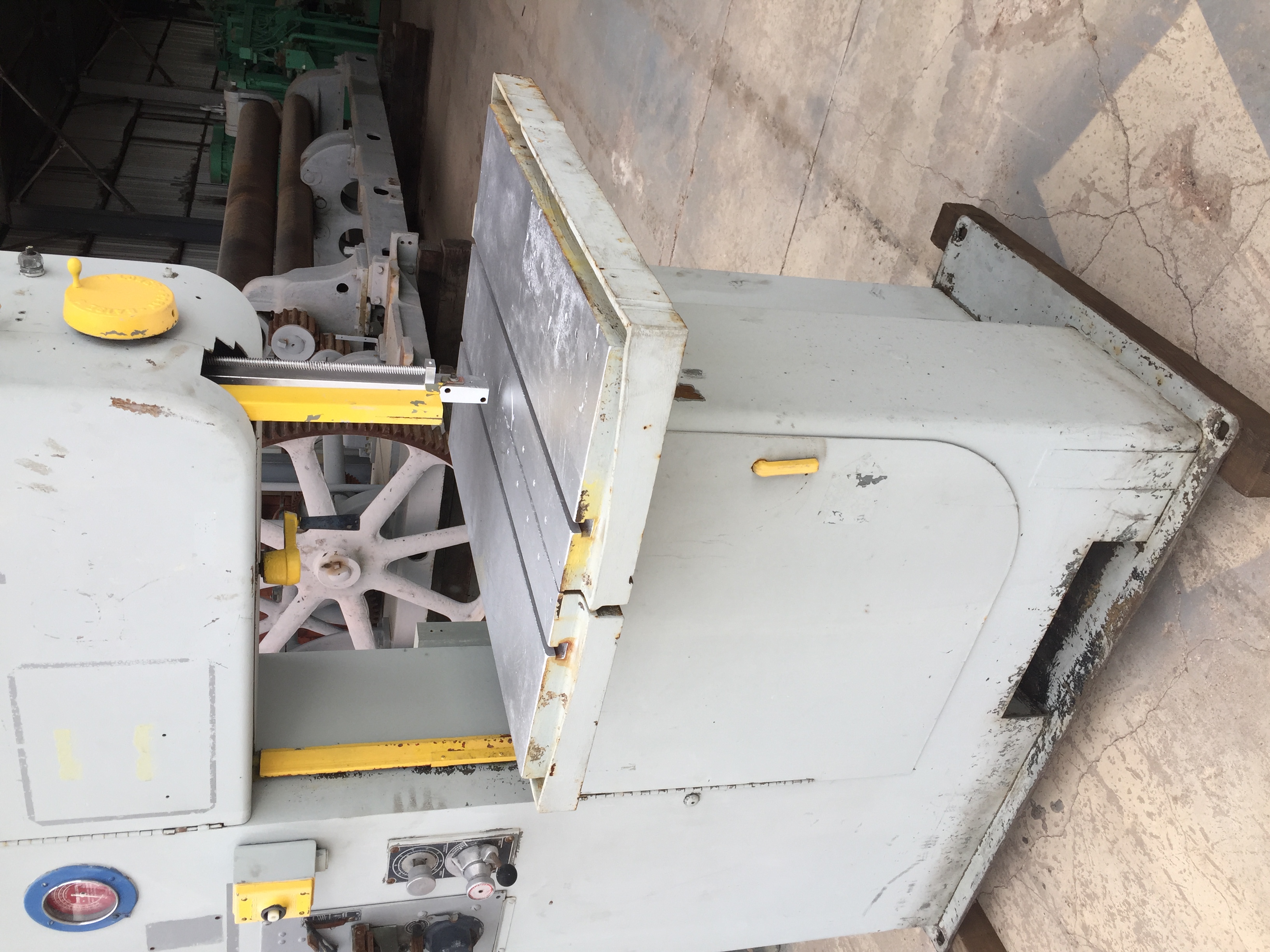 Used 26" DoAll Vert. Band Saw with Pwr. Feed Tbl