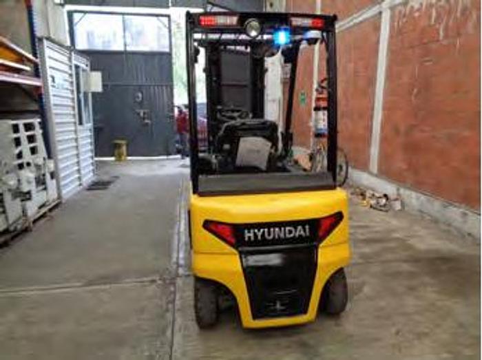 Usado Montacargas Eléctrico Hyundai modelo 20B-9