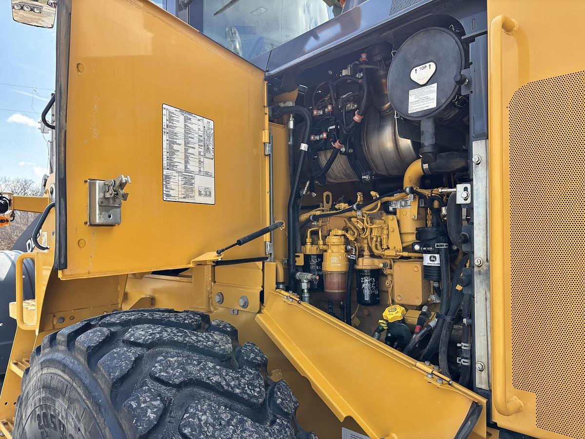 Used 2020 DEERE 624L
