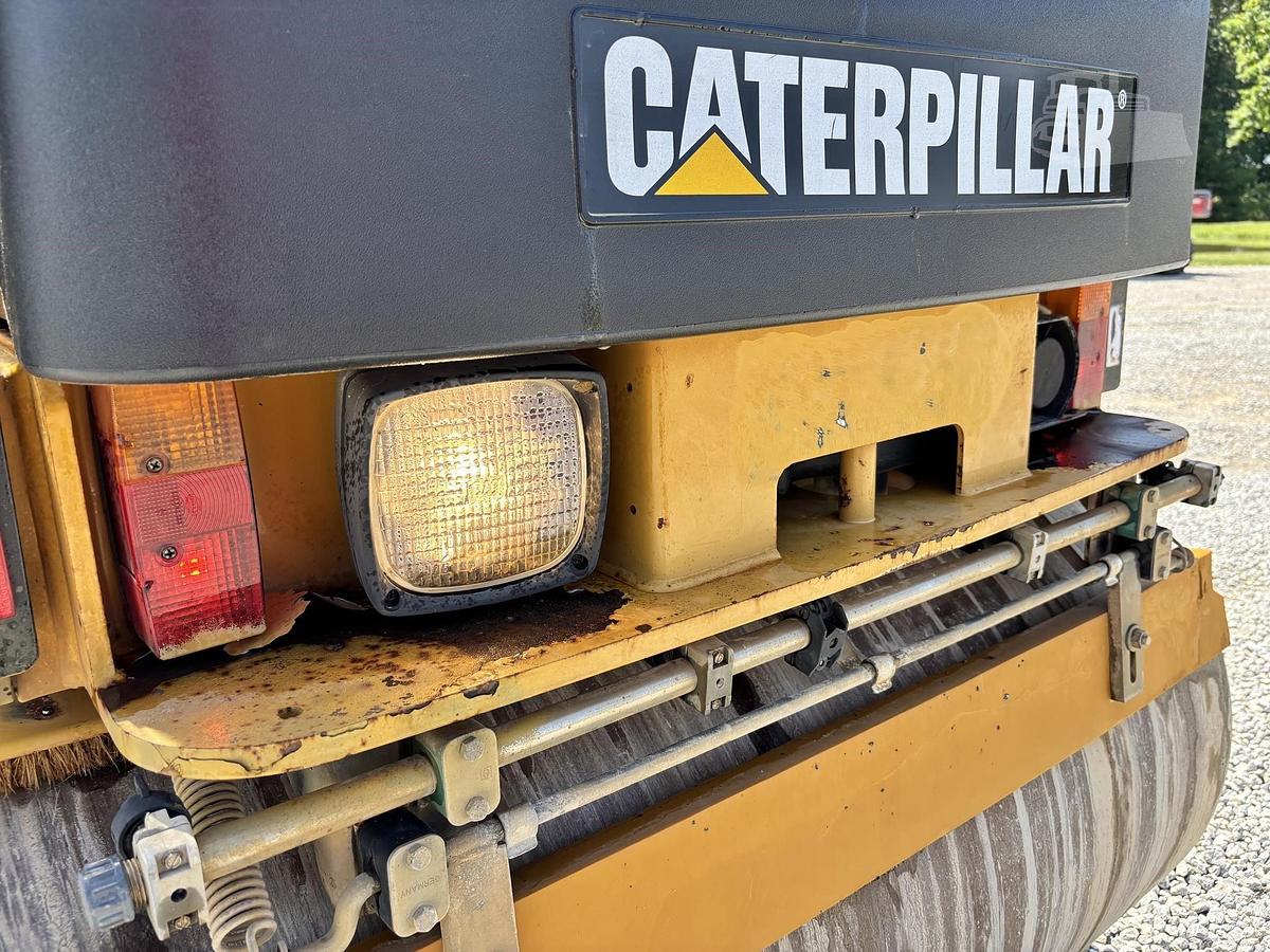 Used 2011 CATERPILLAR CB24