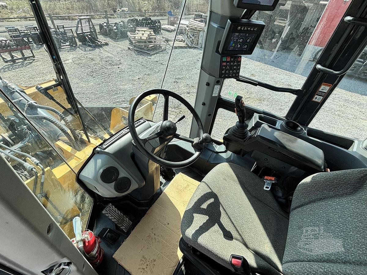 Used 2020 DEERE 624L