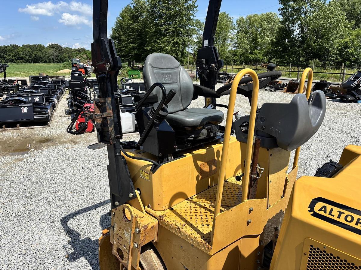 Used 2011 CATERPILLAR CB24