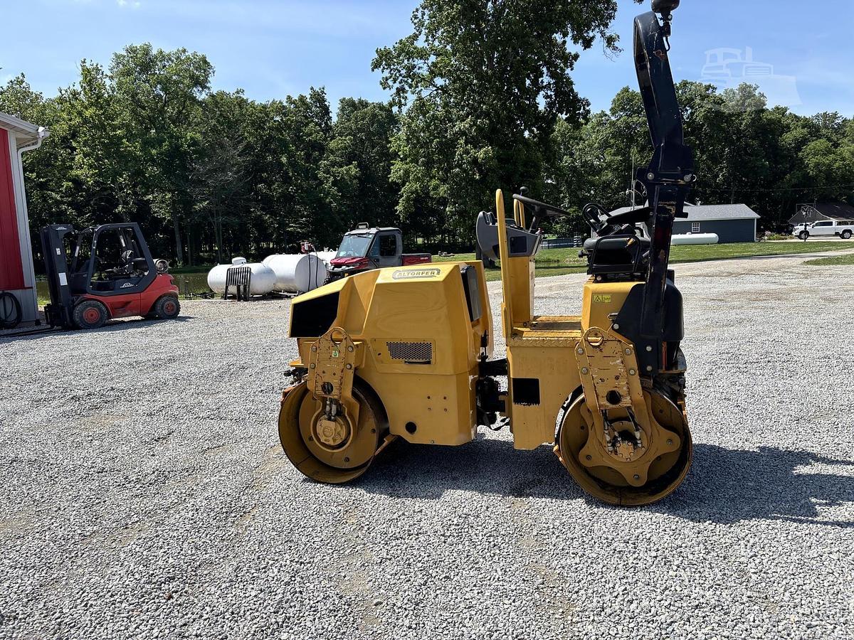 Used 2011 CATERPILLAR CB24