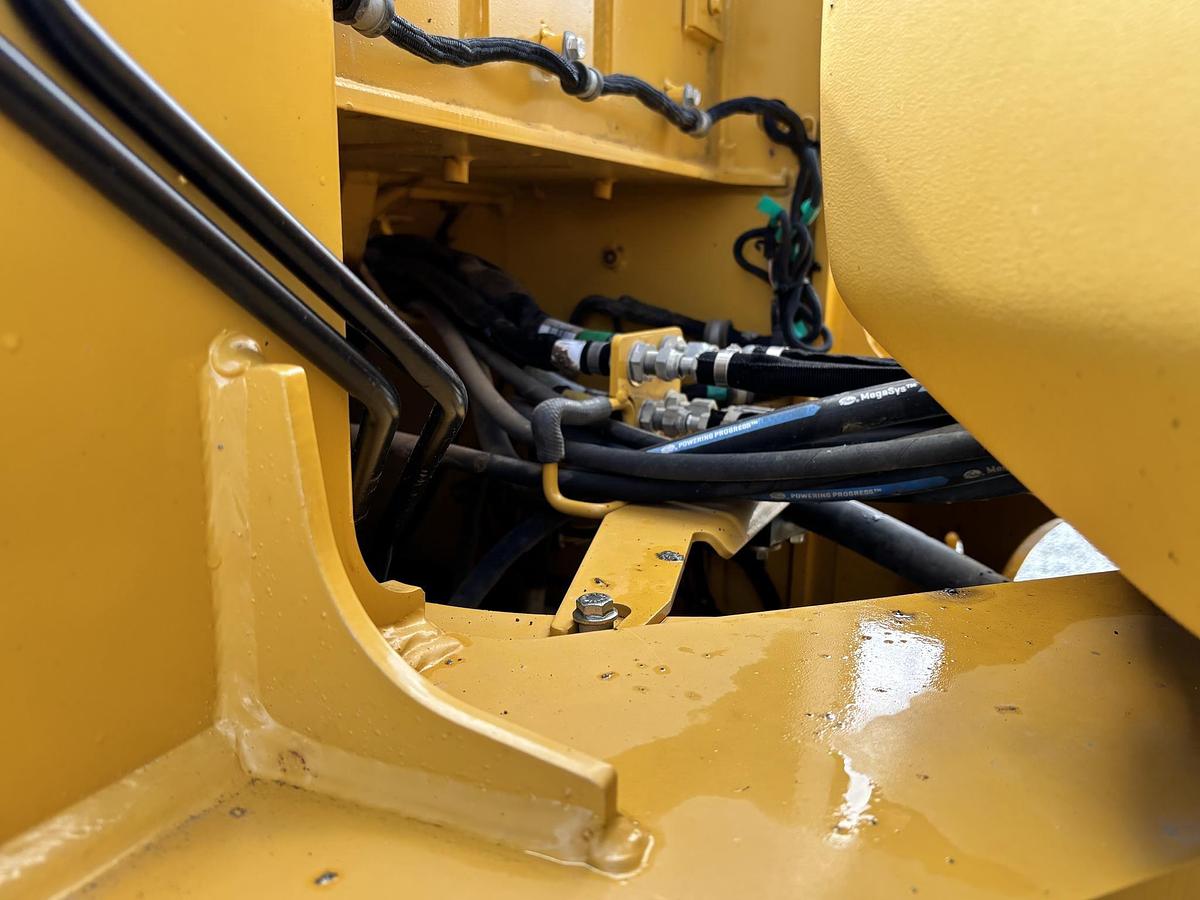 Used 2020 DEERE 624L