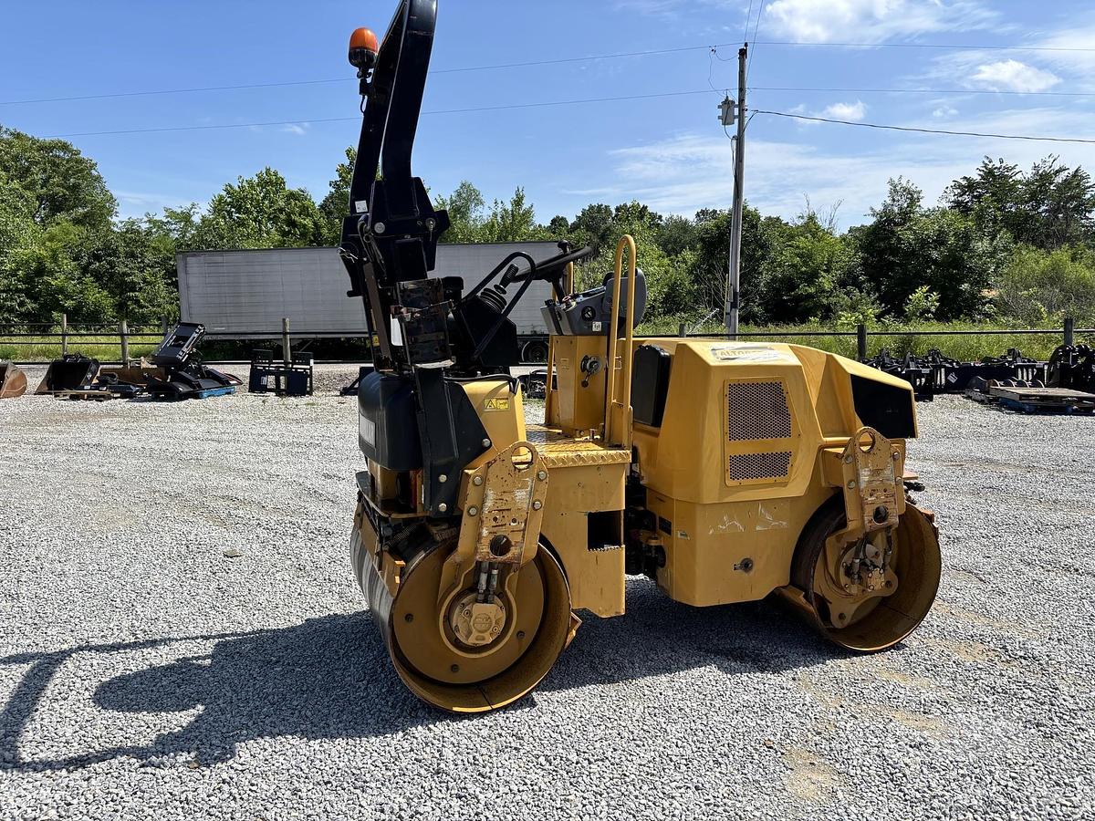 Used 2011 CATERPILLAR CB24
