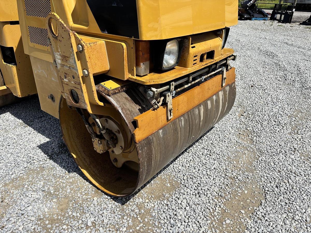Used 2011 CATERPILLAR CB24