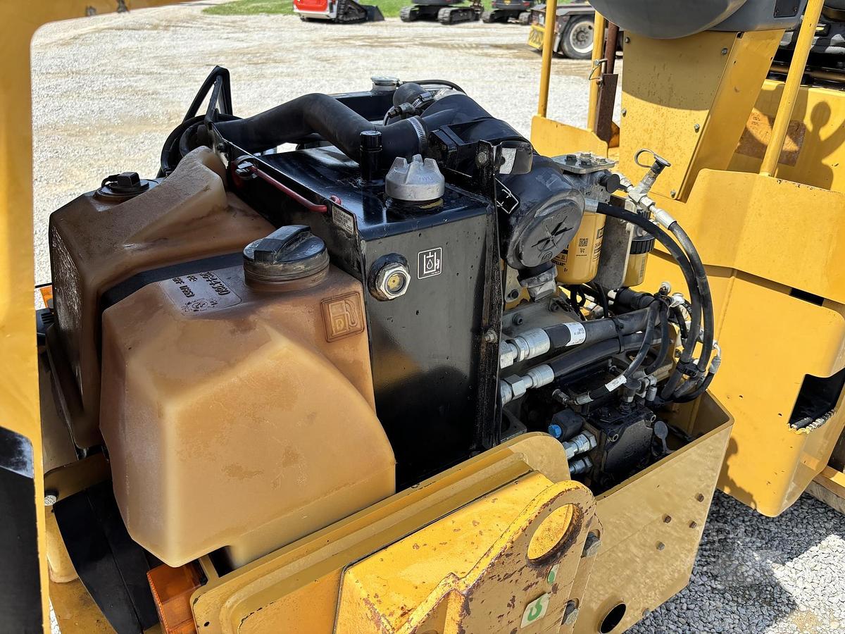 Used 2011 CATERPILLAR CB24