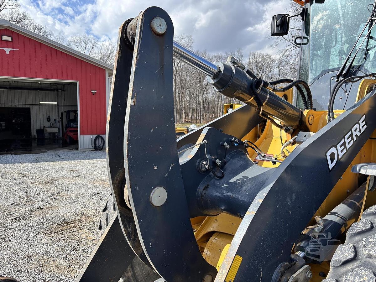 Used 2020 DEERE 624L