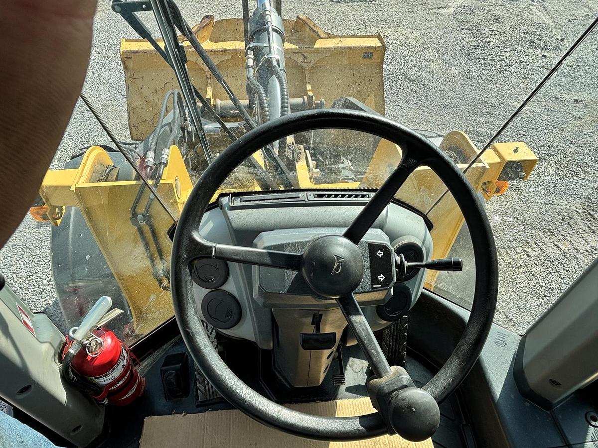 Used 2020 DEERE 624L