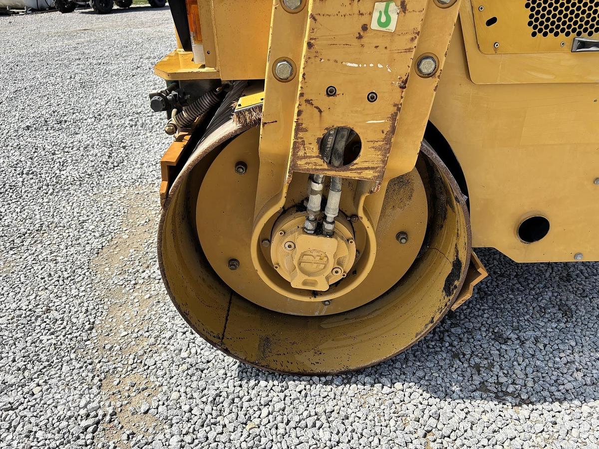 Used 2011 CATERPILLAR CB24